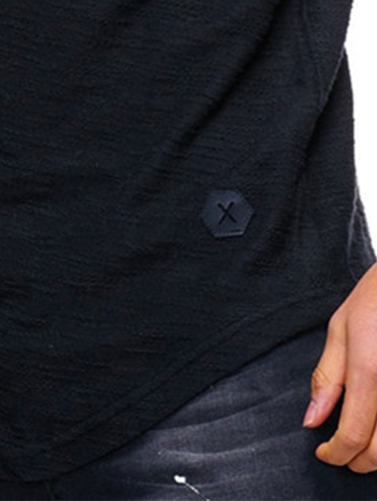 Camiseta con dobladillo curvo y manga plisada