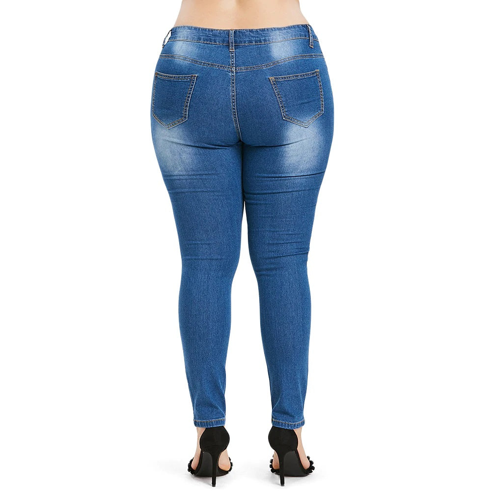 Jeans bordados desgastados con estampado de mariposas talla grande