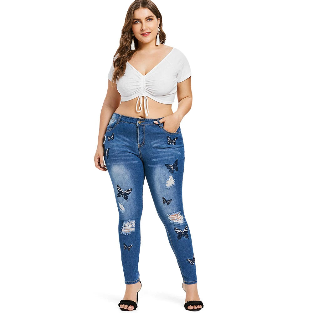 Jeans bordados desgastados con estampado de mariposas talla grande